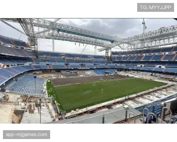 伯纳乌球场新顶棚测试完成,将于四月全面投入使用 伯纳乌球场新顶棚测试完成,将于四月全面投入使用