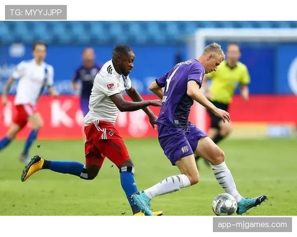 图卢兹门将训练中加练定位球防守，每日额外训练90分钟